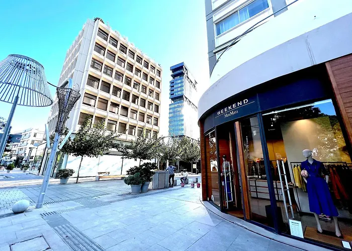 Urban Condo 33 With Veranda - 2 Bdr