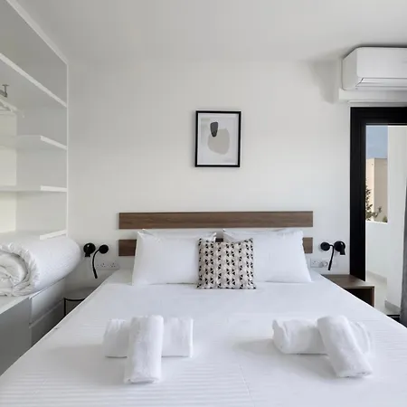 Urban Condo 33 With Veranda - 2 Bdr Nicosia Exterior photo